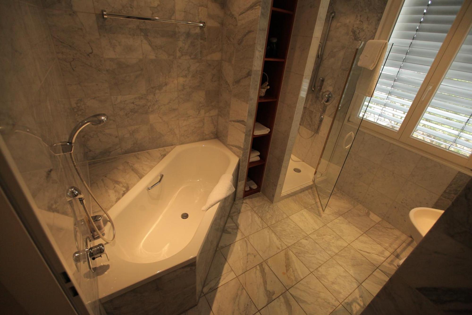 Hotel Mariotto Am Burghof Lorrach Bagian luar foto
