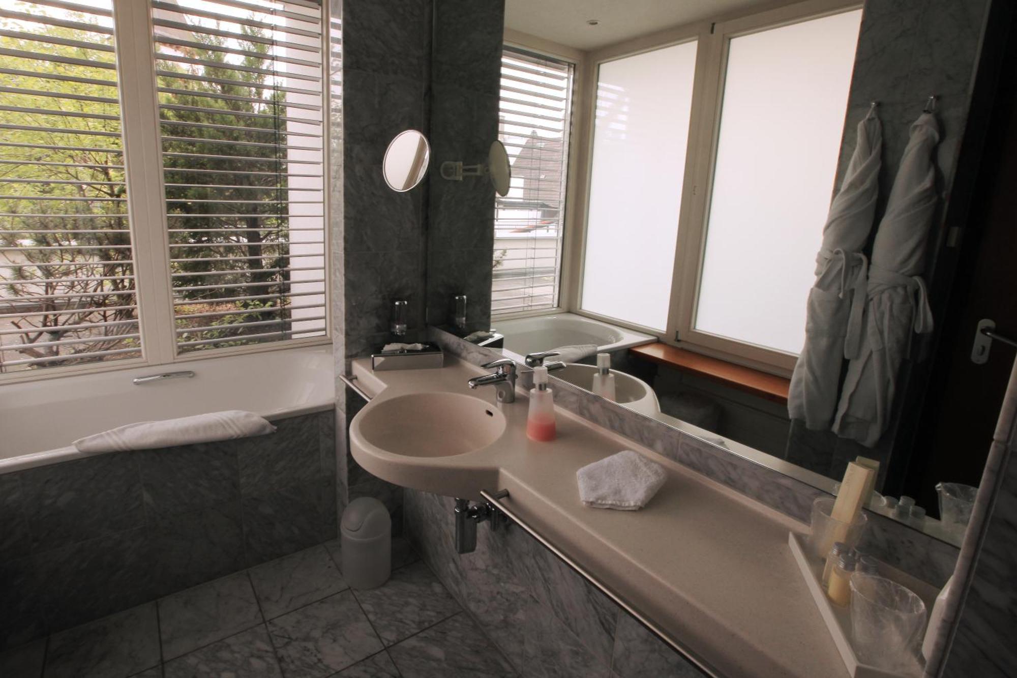 Hotel Mariotto Am Burghof Lorrach Ruang foto